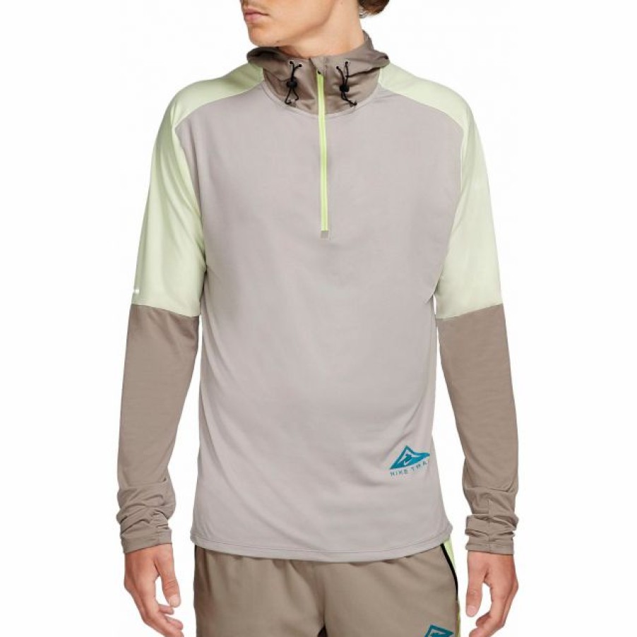 * Sweatshirts / Hoodies | Nike Men'S Dri-Fit Trail Element 1/2 Zip Running Top